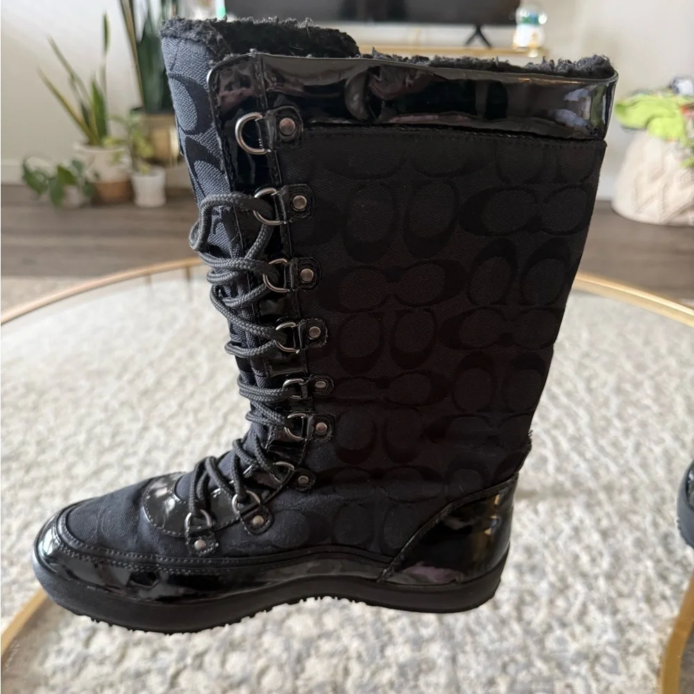 Coach Peggy Signature Snow Boots Black Lace Up Winter Boots Size 8.5B